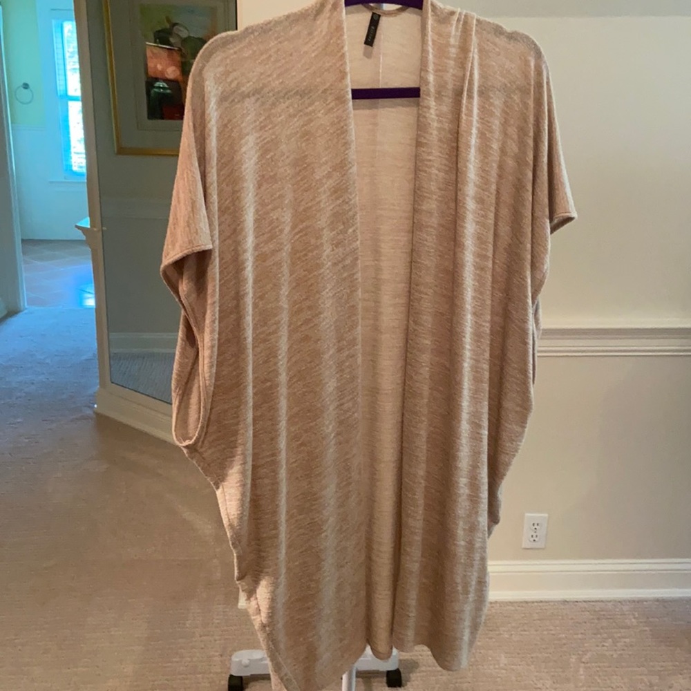 Sleeveless sweater jacket